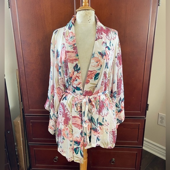 Tularosa Avery robe in pearl parrot XXS - Picture 5 of 8